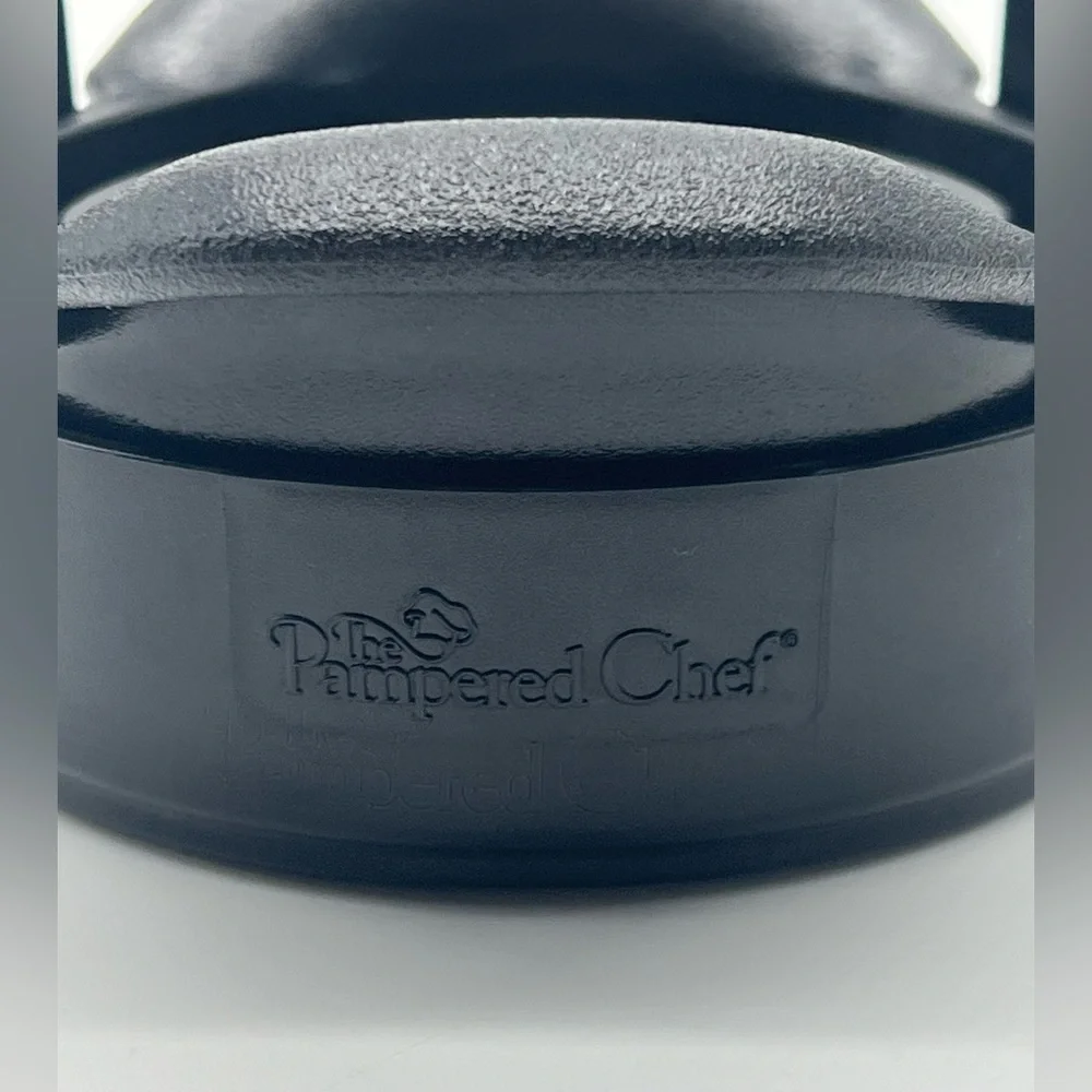 Pampered Chef cuts onions